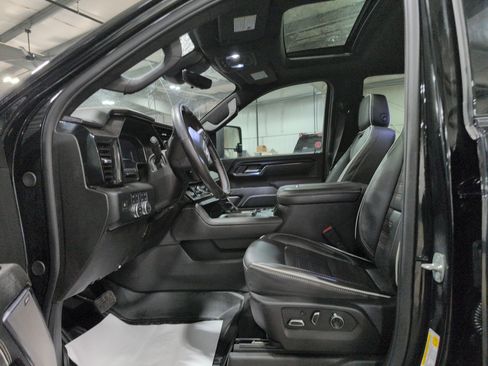 Used 2024 GMC Sierra 2500 AT4X image 9