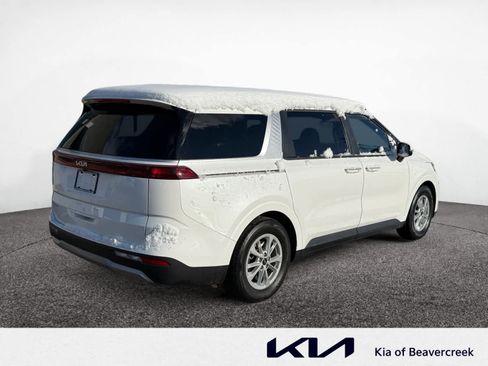 Used 2024 Kia Carnival LX image 5