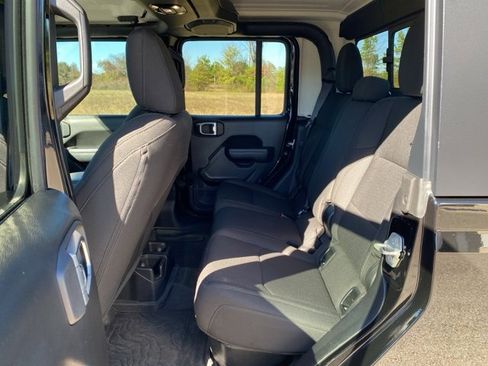 Used 2023 Jeep Gladiator Willys image 13