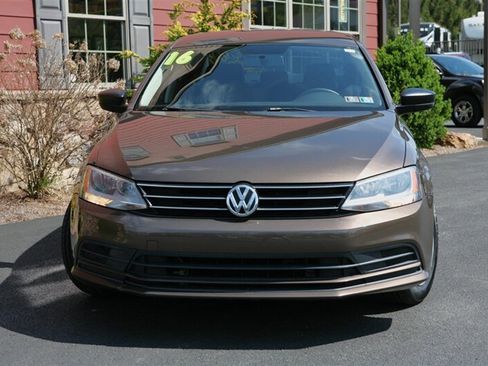 Used 2016 Volkswagen Jetta S image 2