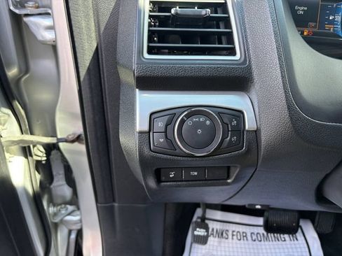 Used 2017 Ford Explorer XLT w/ Equipment Group 202A AWD/4WD image 20