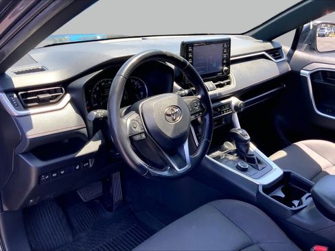 Used 2021 Toyota RAV4 SE w/ Weather & Moonroof Package AWD/4WD image 17