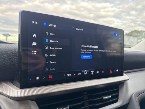 Used 2025 Ford Explorer Active w/ Active Comfort Package image 27