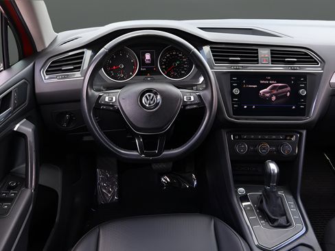 Used 2019 Volkswagen Tiguan SE w/ Panoramic Sunroof Package FWD image 14