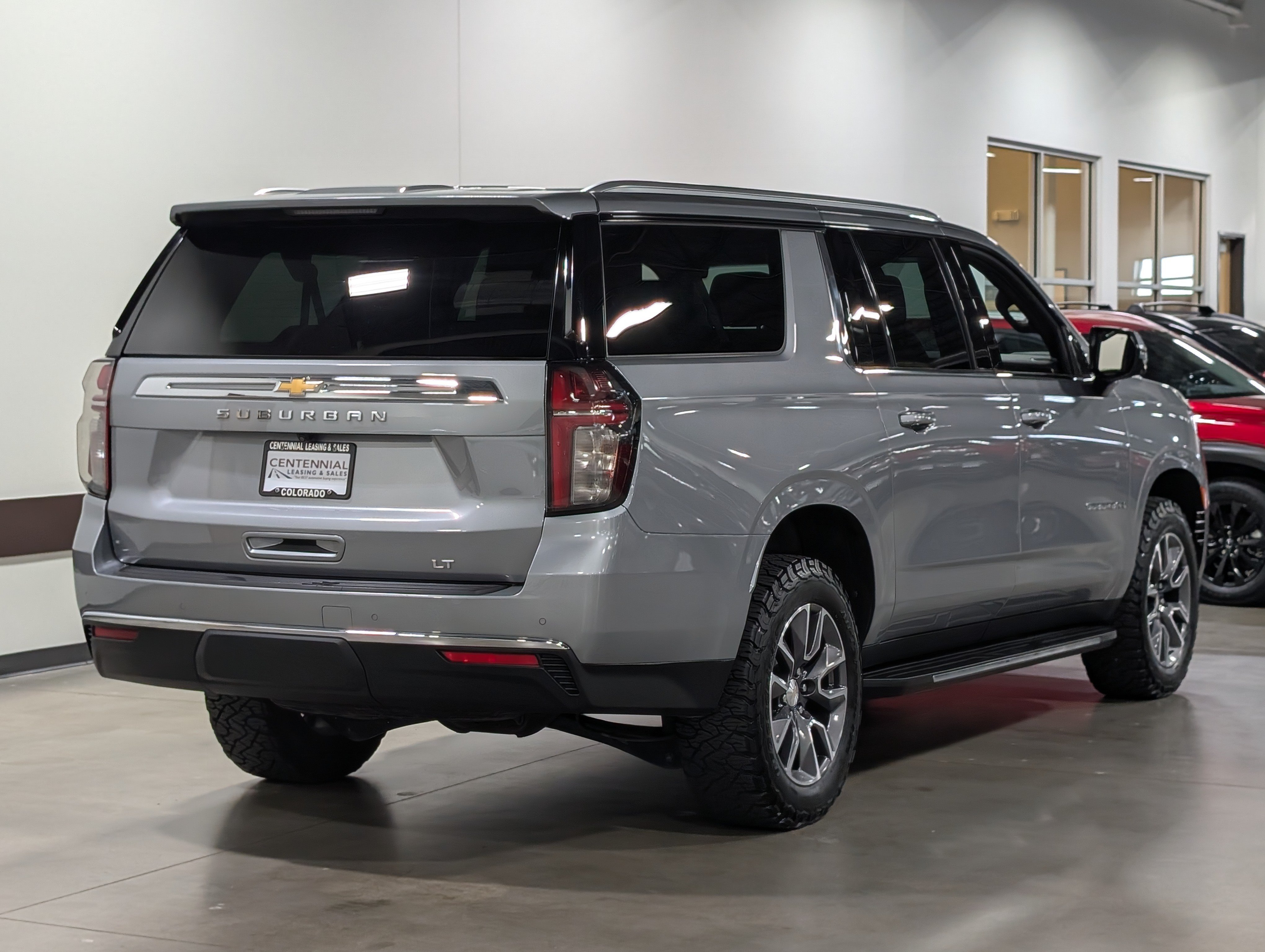 Used 2023 Chevrolet Suburban LT w/ LT Signature Package AWD/4WD image 3