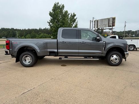 New 2026 Ford F350 Lariat w/ FX4 Off-Road Package AWD/4WD image 7