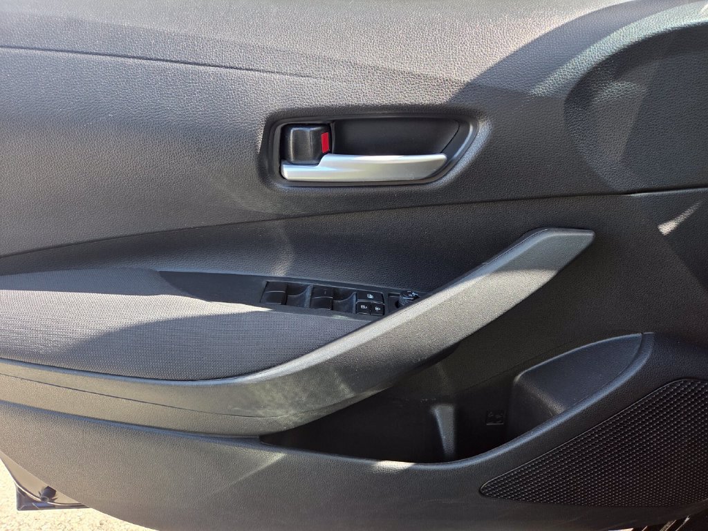 Used 2021 Toyota Corolla LE FWD image 31