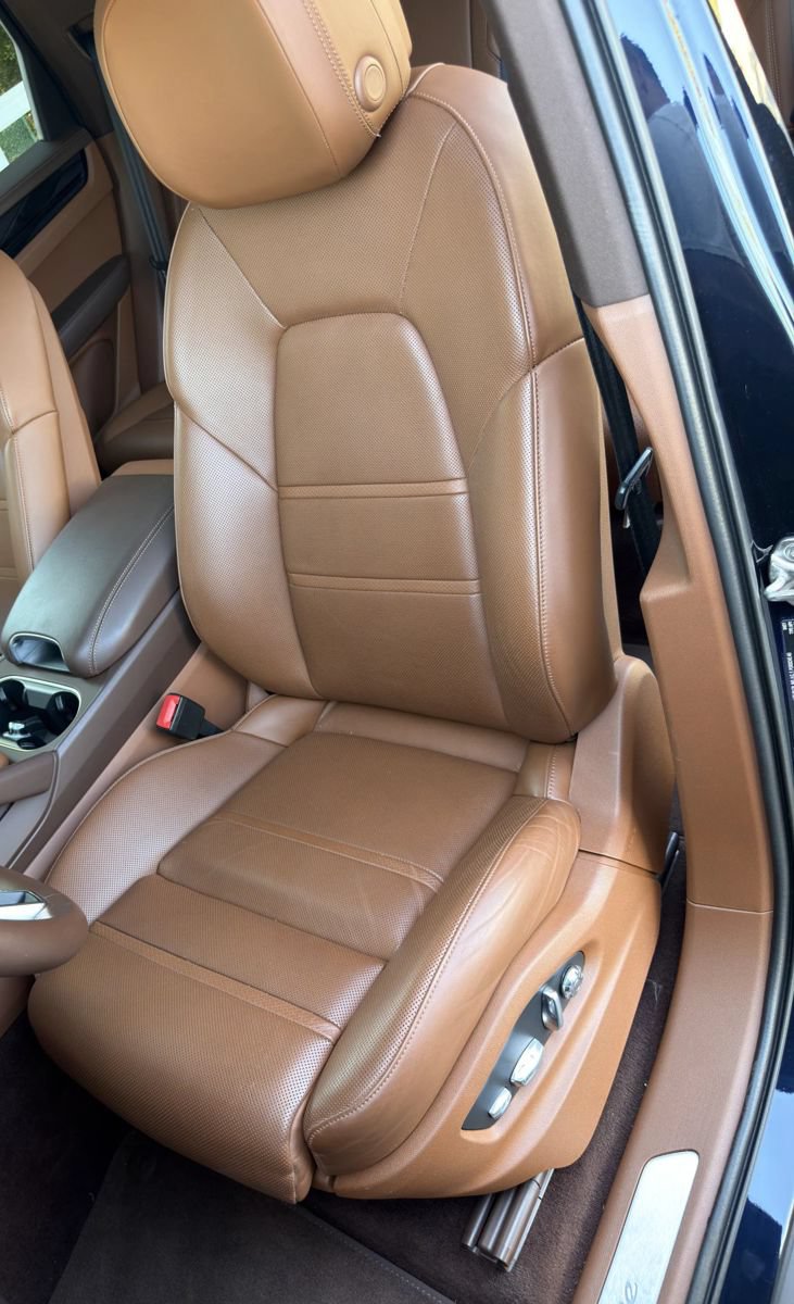 Used 2021 Porsche Cayenne AWD/4WD image 17