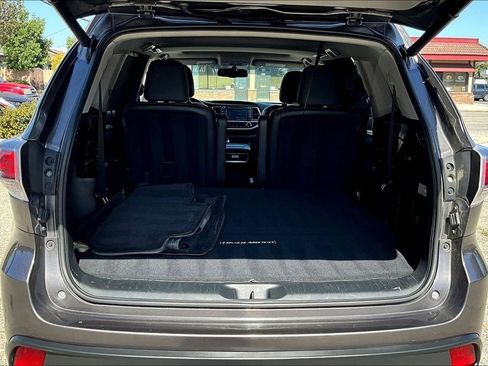 Used 2016 Toyota Highlander XLE FWD image 23