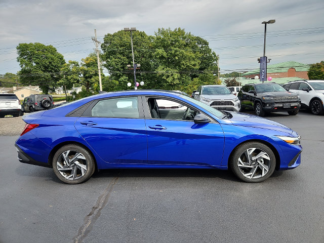 Used 2025 Hyundai Elantra Sport w/ Cargo Package FWD image 7