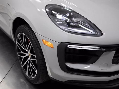 Certified 2025 Porsche Macan S image 12