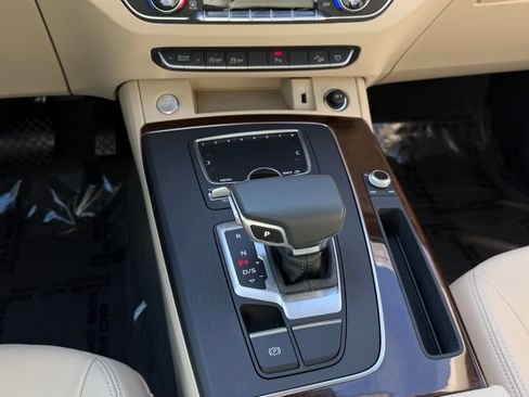 Used 2019 Audi Q5 2.0T Premium Plus w/ Premium Plus Package image 16