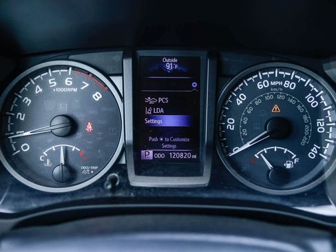 Used 2019 Toyota Tacoma TRD Sport w/ Technology Package image 23