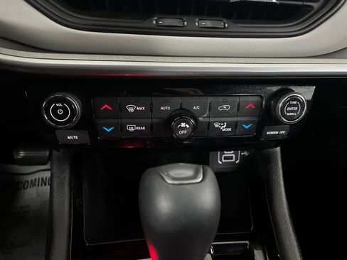 Used 2025 Jeep Compass Limited image 74