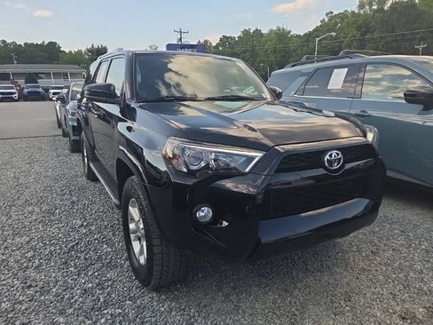 Used 2017 Toyota 4Runner SR5 AWD/4WD image 2