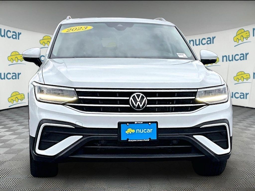 Used 2023 Volkswagen Tiguan SE AWD/4WD image 2