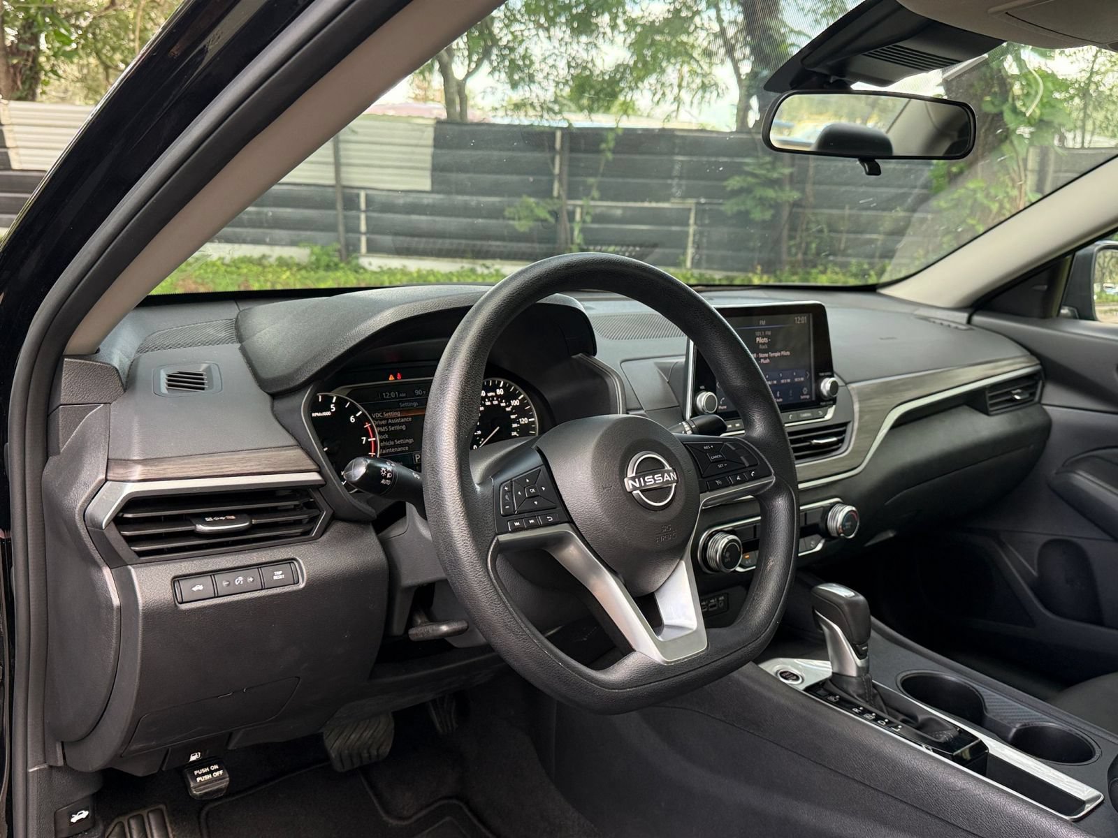 Used 2025 Nissan Altima 2.5 SV FWD image 30