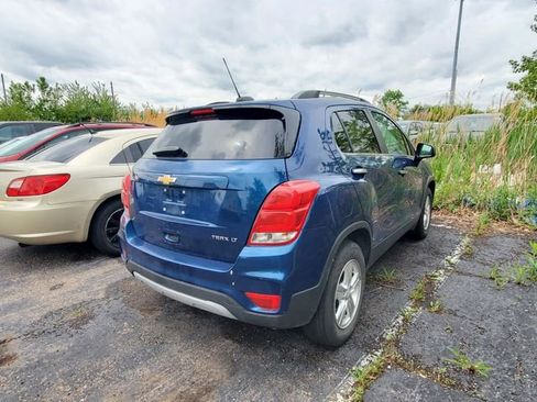 Used 2020 Chevrolet Trax LT w/ LT Convenience Package FWD image 3