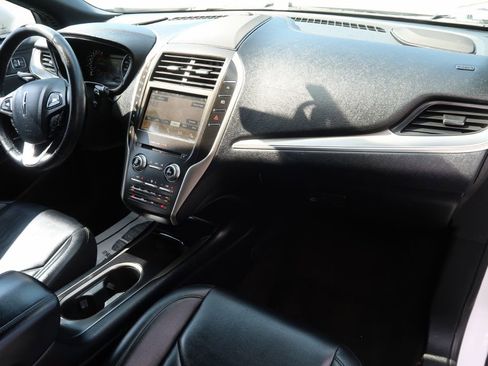 Used 2019 Lincoln MKC Premiere image 10