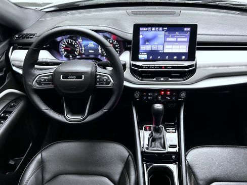 Used 2024 Jeep Compass Limited image 14