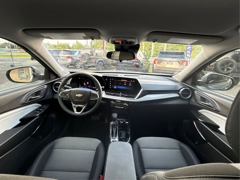 Used 2026 Chevrolet Trax LT w/ Driver Confidence Package FWD image 29