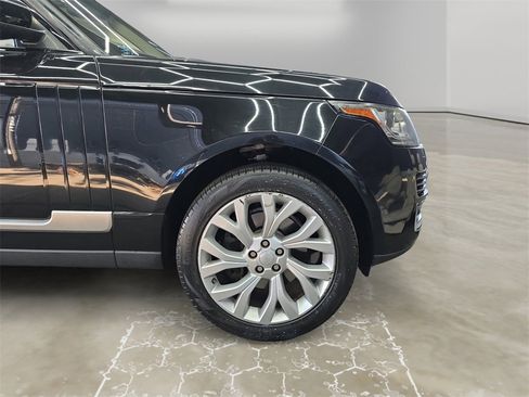 Used 2017 Land Rover Range Rover HSE image 14