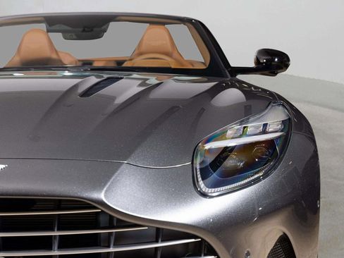 Used 2026 Aston Martin DB12 Convertible image 49
