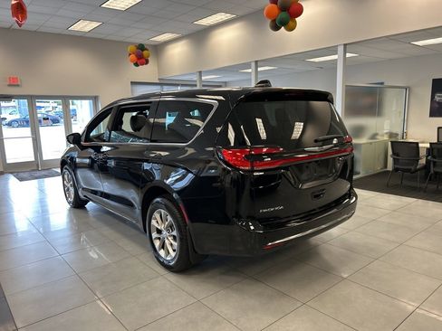 New 2026 Chrysler Pacifica Select image 5