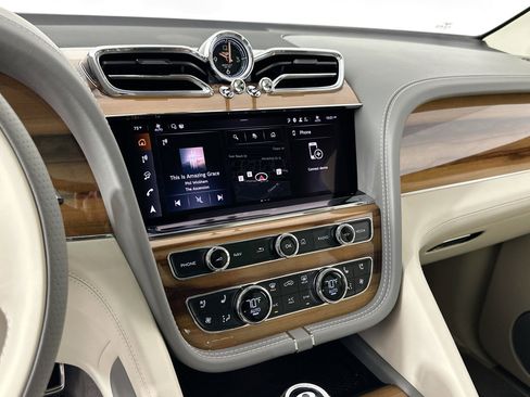 Used 2025 Bentley Bentayga Extended Wheelbase image 12