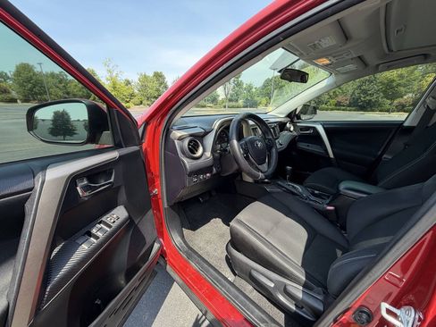 Used 2015 Toyota RAV4 XLE FWD image 12