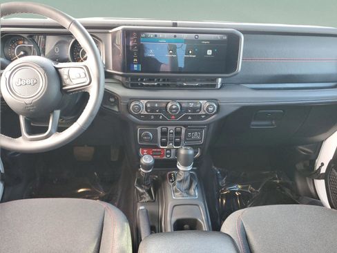 Used 2025 Jeep Wrangler Unlimited Rubicon w/ Convenience Group image 13