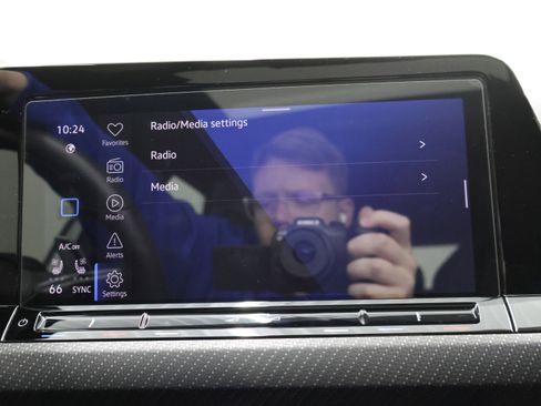 Used 2024 Volkswagen Golf R image 48