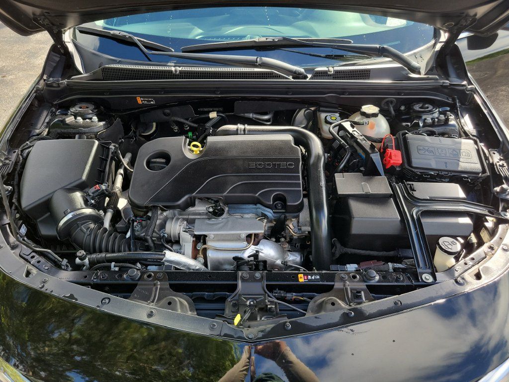 Used 2022 Chevrolet Malibu RS FWD image 36