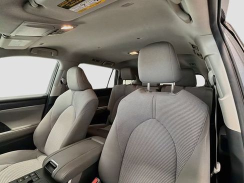 Used 2023 Toyota Highlander LE AWD/4WD image 18