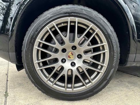 Used 2017 Porsche Cayenne AWD/4WD image 9
