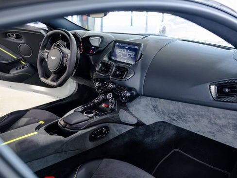 Used 2023 Aston Martin V8 Vantage Coupe RWD image 26