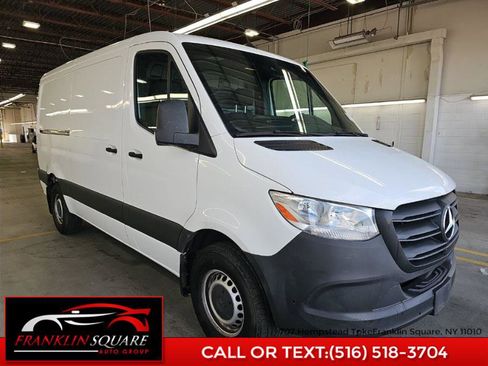 Used 2022 Mercedes-Benz Sprinter 1500 image 3
