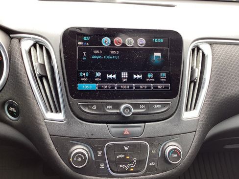 Used 2018 Chevrolet Malibu LT image 11