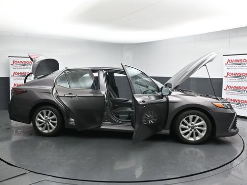 Used 2023 Toyota Camry LE image 27