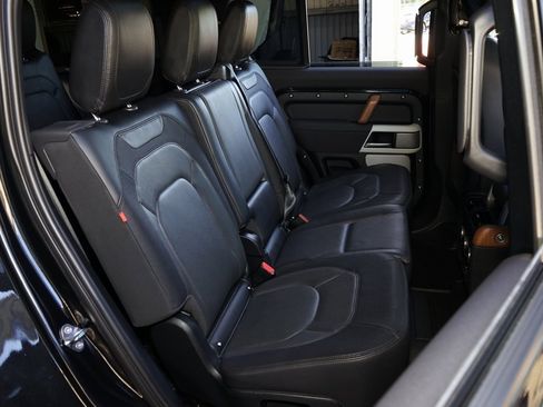 Used 2023 Land Rover Defender 130 X-Dynamic SE image 22