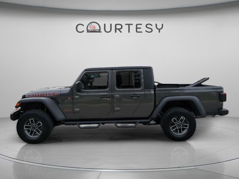 Used 2024 Jeep Gladiator Mojave AWD/4WD image 4