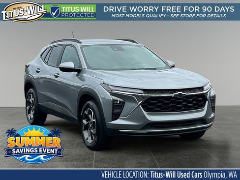 Used 2025 Chevrolet Trax LT w/ Driver Confidence Package FWD image 1