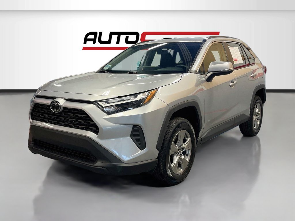Used 2024 Toyota RAV4 XLE AWD/4WD image 3