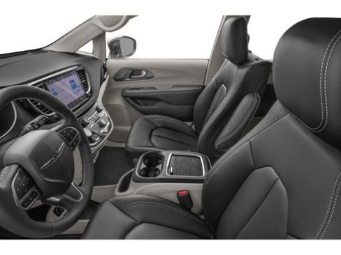 Used 2024 Chrysler Pacifica Limited FWD image 12