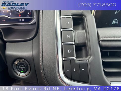 Used 2024 Chevrolet Suburban High Country AWD/4WD image 17
