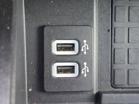 Used 2019 Ford Expedition XLT w/ Equipment Group 202A image 8