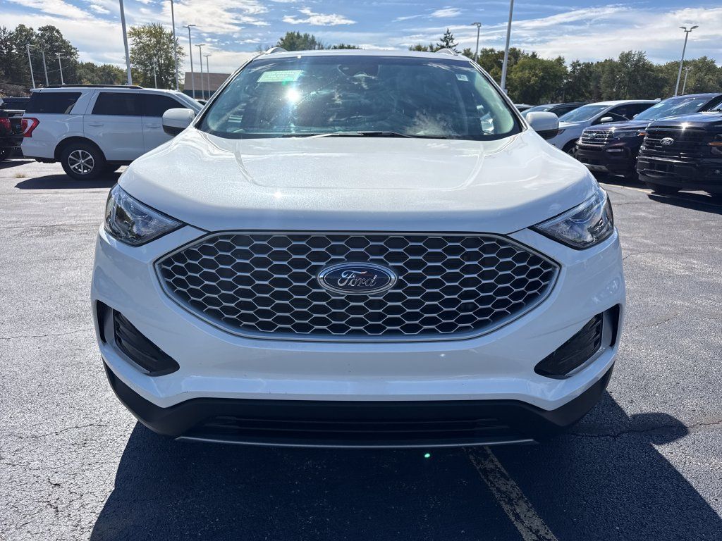 Used 2024 Ford Edge SEL AWD/4WD image 3