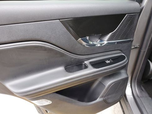 Certified 2022 Lincoln Corsair Reserve image 9