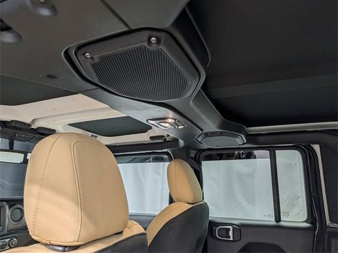 Used 2023 Jeep Gladiator Willys image 14
