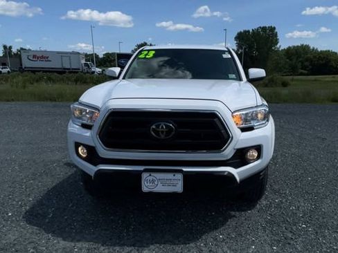 Certified 2023 Toyota Tacoma SR5 AWD/4WD image 3